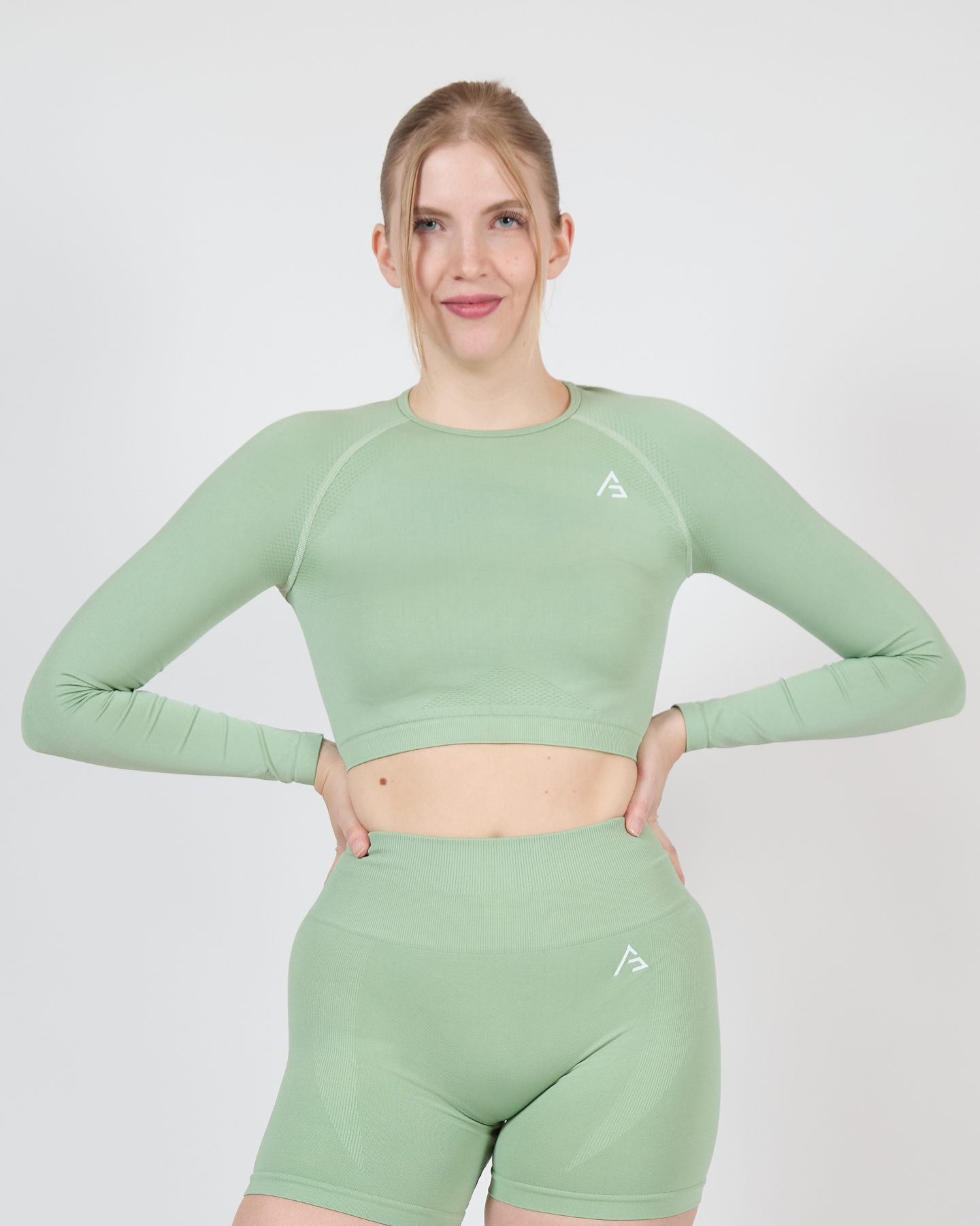 Pioneer Seamless Long Sleeve Crop Top Laurel Green